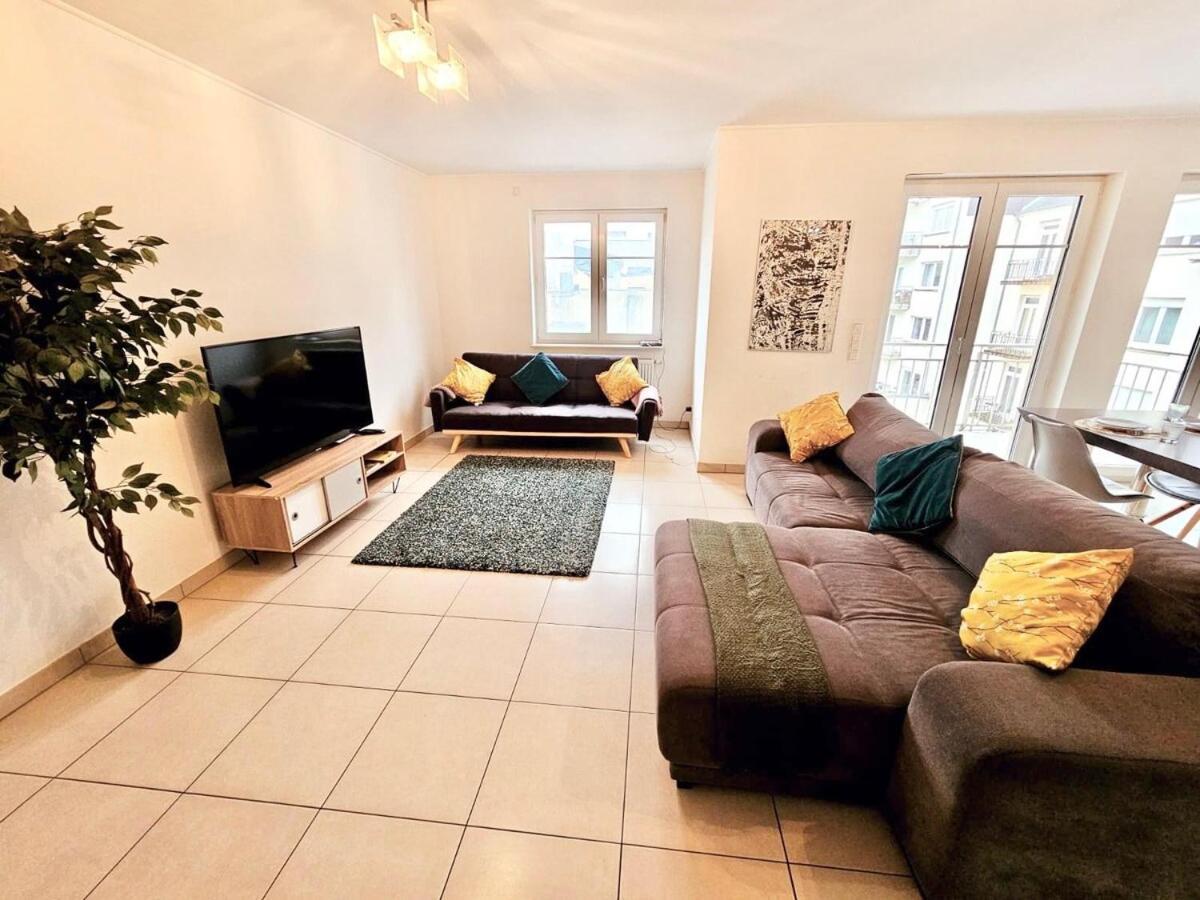 Convenient 2 Bedroom Flat Near Gare *