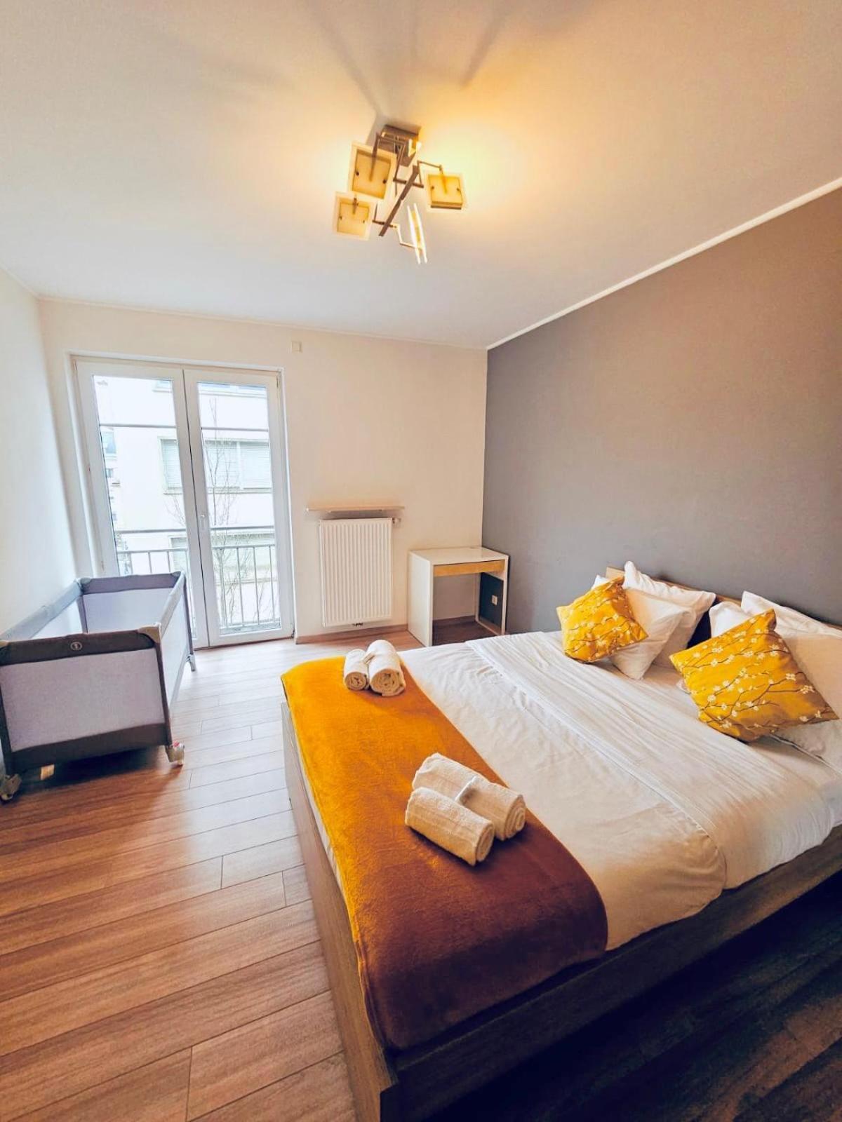Convenient 2 Bedroom Flat Near Gare Apartment